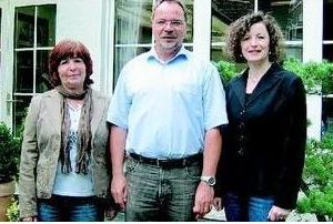 Informierten über die Ziele der SPD im Kreis: Ulla Ecks, Klaus Tönshoff und Ulrike Boden Foto: Ullrich Weilland